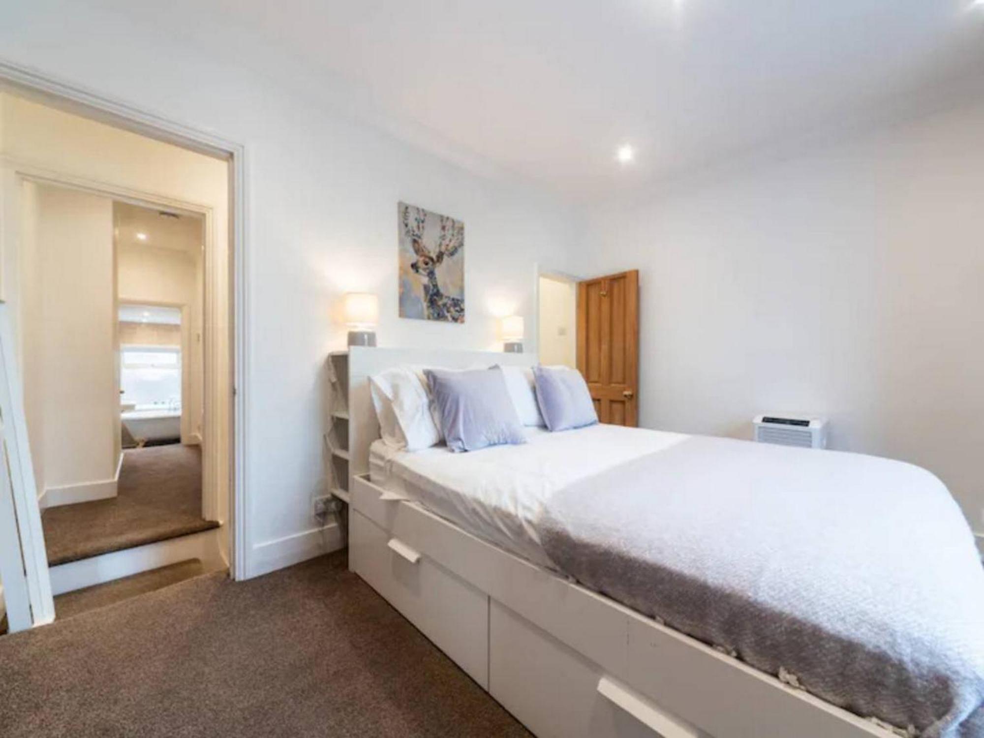 Charming Period Near Surbiton With Garden Ferienhaus London
