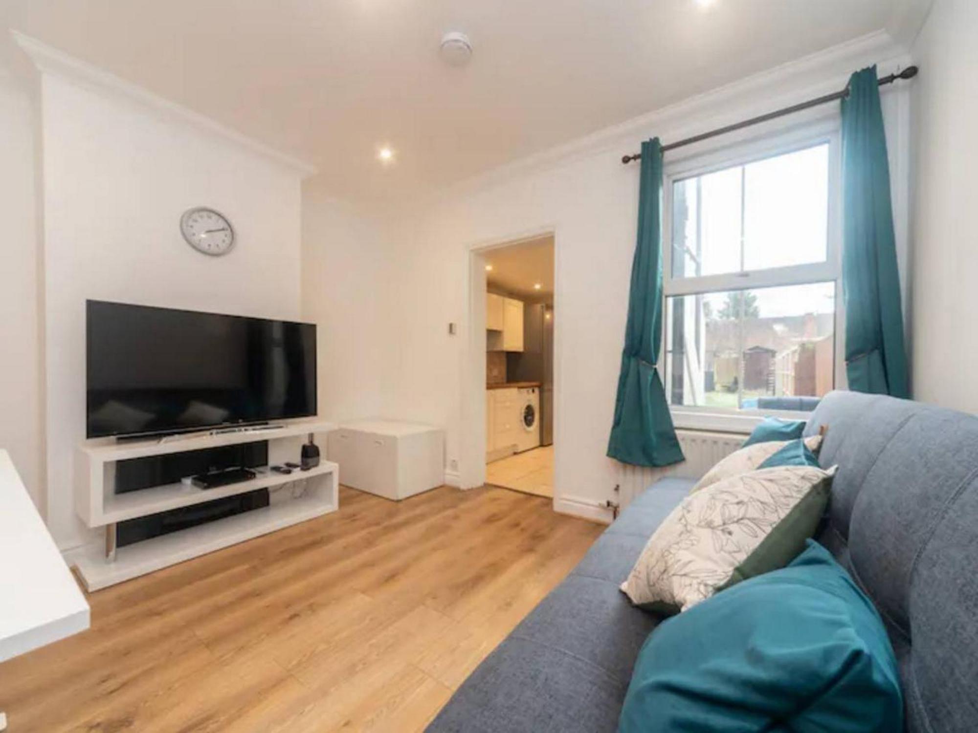 Charming Period Near Surbiton With Garden Ferienhaus London